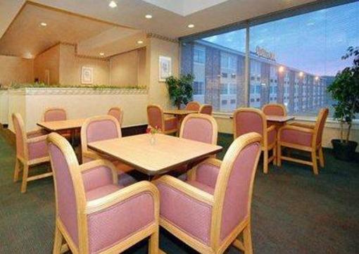 фото отеля Econo Lodge New Stanton