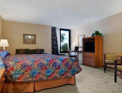 фото отеля Ramada Hotel Watertown (New York)