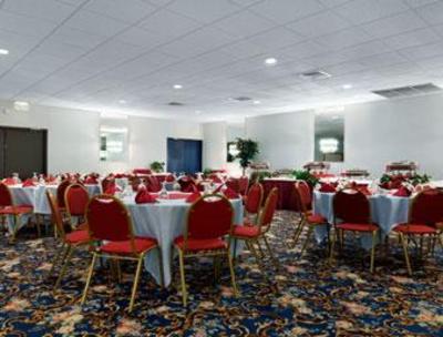 фото отеля Ramada Hotel Watertown (New York)