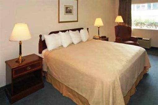 фото отеля Super 8 Dahlonega