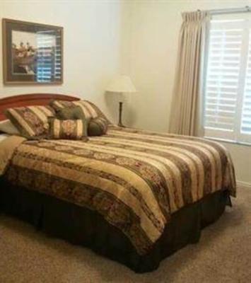 фото отеля River Oaks Apartments & Suites