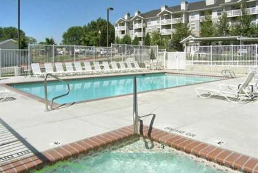 фото отеля River Oaks Apartments & Suites