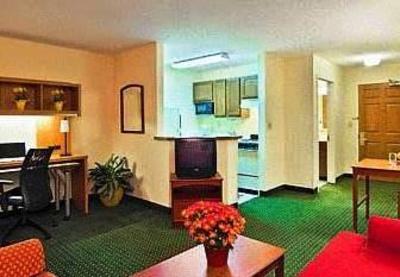фото отеля TownePlace Suites Tampa North I-75 Fletcher