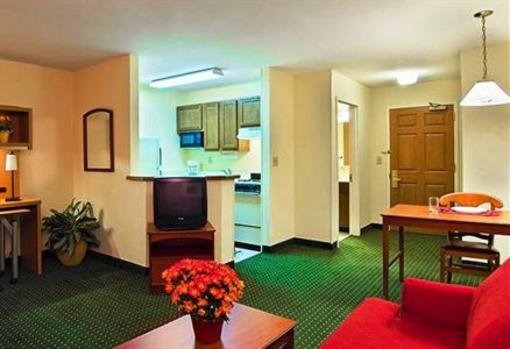 фото отеля TownePlace Suites Tampa North I-75 Fletcher