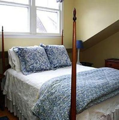 фото отеля Brass Lantern Inn