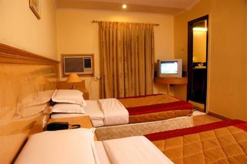 фото отеля Hotel Empire Central Street Bangalore