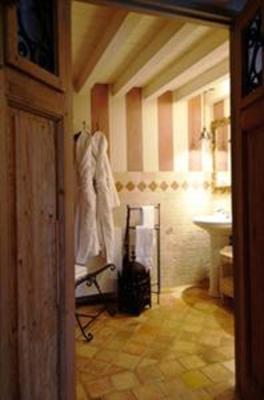 фото отеля Les Hautes Bruyeres Bed & Breakfast Ecully