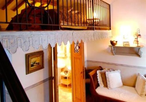 фото отеля Les Hautes Bruyeres Bed & Breakfast Ecully