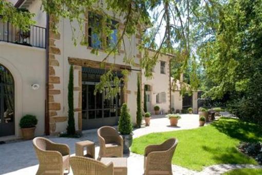 фото отеля Les Hautes Bruyeres Bed & Breakfast Ecully