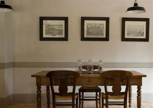 фото отеля Les Hautes Bruyeres Bed & Breakfast Ecully