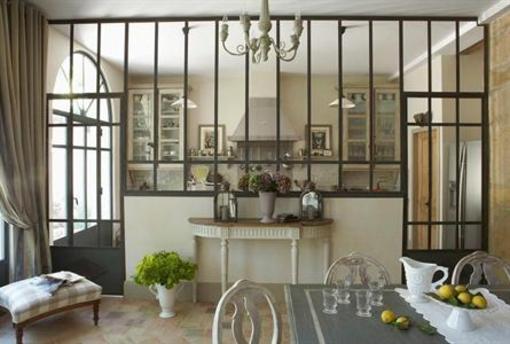фото отеля Les Hautes Bruyeres Bed & Breakfast Ecully