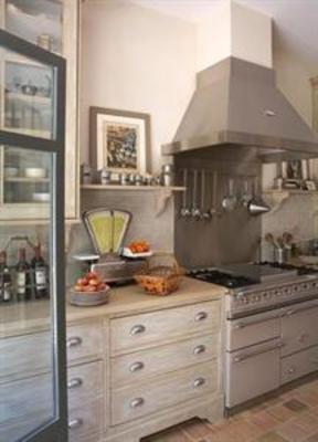 фото отеля Les Hautes Bruyeres Bed & Breakfast Ecully