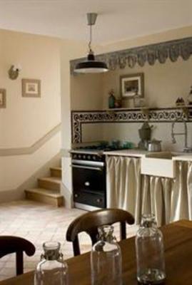 фото отеля Les Hautes Bruyeres Bed & Breakfast Ecully