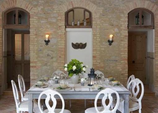 фото отеля Les Hautes Bruyeres Bed & Breakfast Ecully