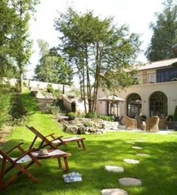 фото отеля Les Hautes Bruyeres Bed & Breakfast Ecully