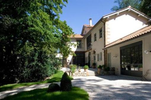 фото отеля Les Hautes Bruyeres Bed & Breakfast Ecully