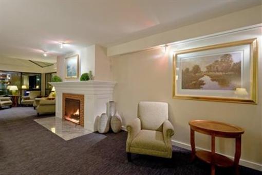 фото отеля Holiday Inn Express Boston Waltham