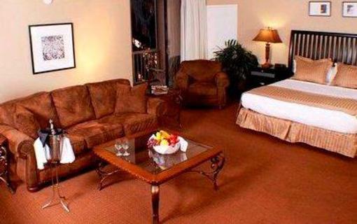 фото отеля Paramount Plaza Hotel & Suites