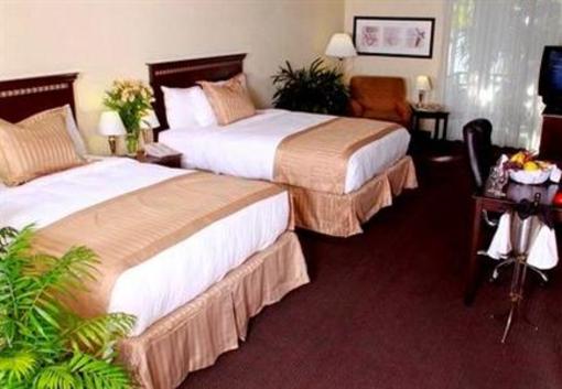 фото отеля Paramount Plaza Hotel & Suites
