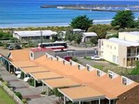 Beachfront Motel and Cottages