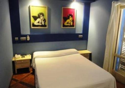 фото отеля Hostal La Marina Ibiza