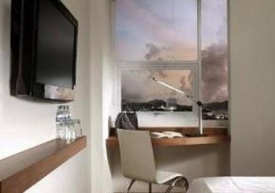 фото отеля Whiz Hotel Yogyakarta
