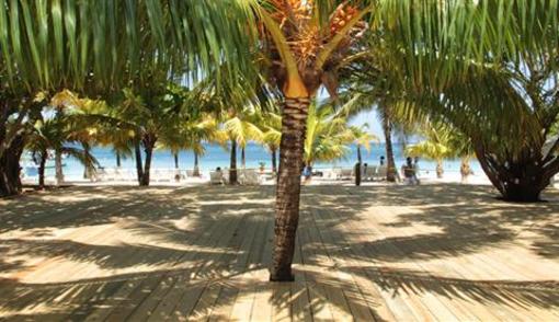 фото отеля Henry Morgan Hotel & Beach Resort Roatan