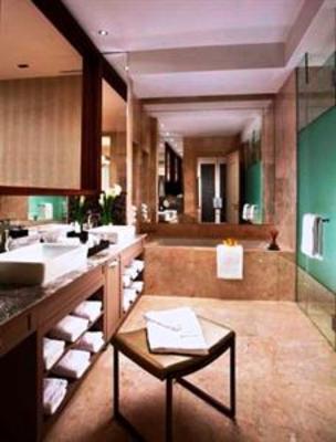 фото отеля Resorts World Sentosa - Equarius Hotel