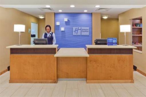 фото отеля Holiday Inn Express & Suites Alexandria-Fort Belvoir