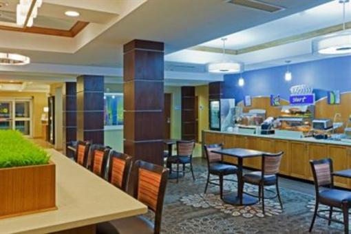 фото отеля Holiday Inn Express & Suites Alexandria-Fort Belvoir