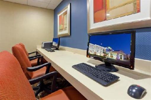 фото отеля Holiday Inn Express & Suites Alexandria-Fort Belvoir