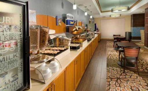 фото отеля Holiday Inn Express & Suites Alexandria-Fort Belvoir