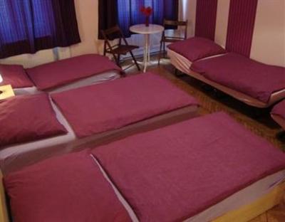 фото отеля Beds N Roses Hostel and Guesthouse