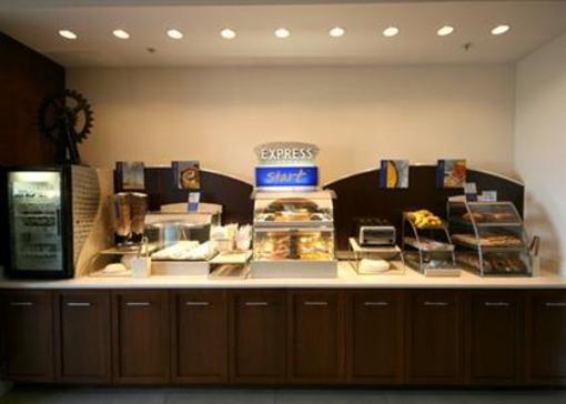 фото отеля Holiday Inn Express & Suites Terre Haute