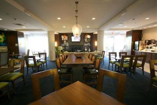 фото отеля Holiday Inn Express & Suites Terre Haute