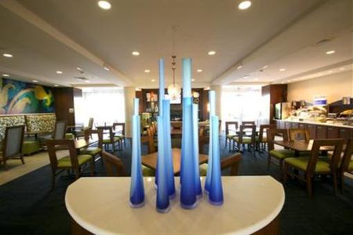 фото отеля Holiday Inn Express & Suites Terre Haute