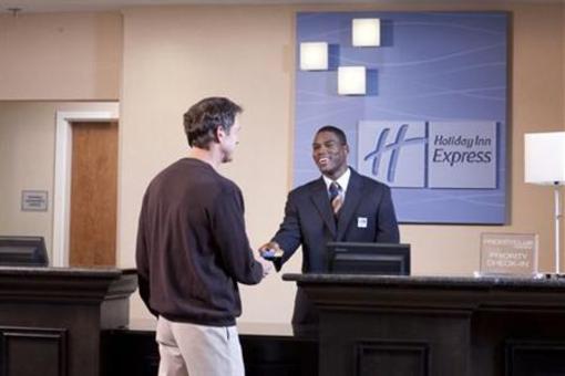 фото отеля Holiday Inn Express & Suites Terre Haute