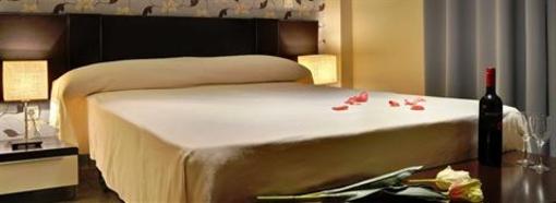 фото отеля Apartamentos Las Cruces Seville (Spain)