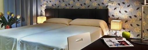 фото отеля Apartamentos Las Cruces Seville (Spain)