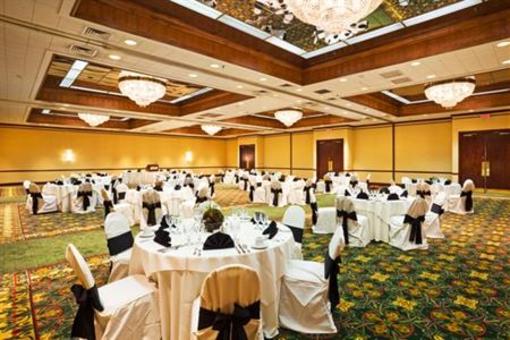 фото отеля Crowne Plaza Hickory I-40