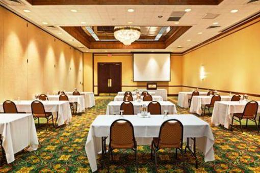 фото отеля Crowne Plaza Hickory I-40
