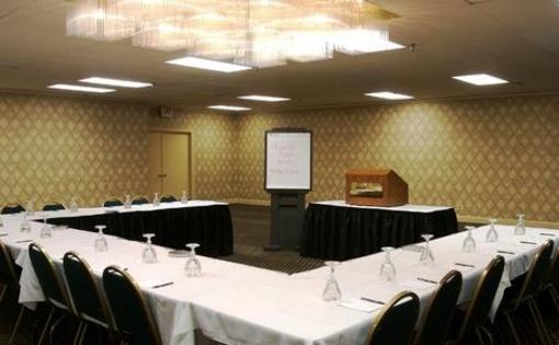 фото отеля Crowne Plaza Hickory I-40