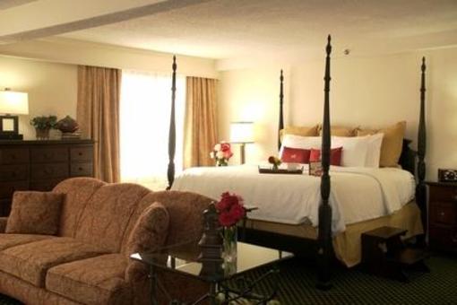 фото отеля Crowne Plaza Hickory I-40