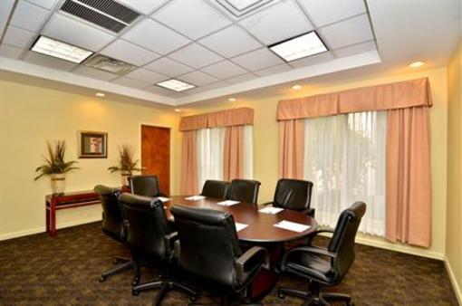 фото отеля BEST WESTERN PLUS Galleria Inn & Suites