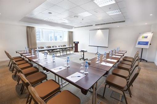 фото отеля Holiday Inn Express Bahrain