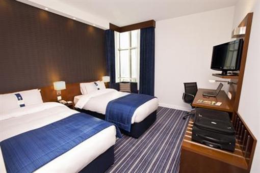 фото отеля Holiday Inn Express Bahrain