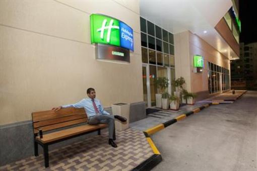 фото отеля Holiday Inn Express Bahrain