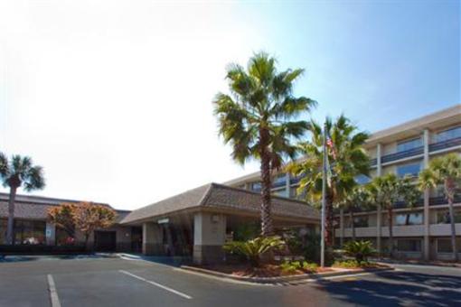 фото отеля The Beach House A Holiday Inn Resort