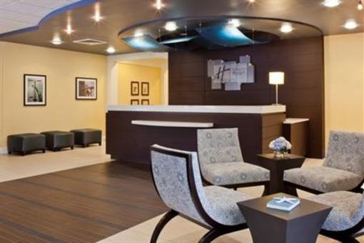 фото отеля The Beach House A Holiday Inn Resort