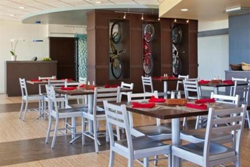 фото отеля The Beach House A Holiday Inn Resort